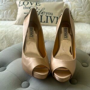 Badgley Mischka Satin Pump